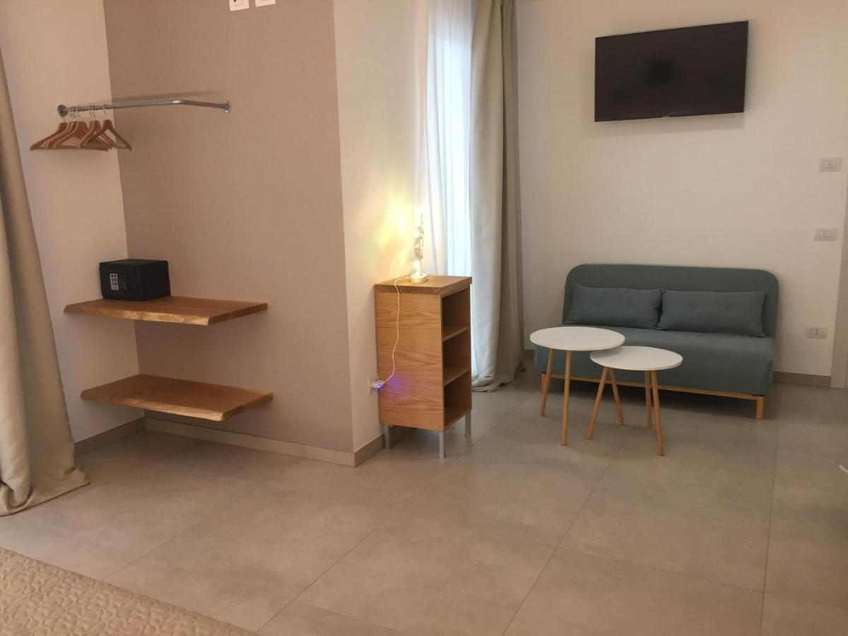 Готель Le Rondini House Монополі Екстер'єр фото